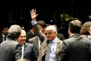 Oposição derrota Bolsonaro e retira trabalho aos domingos de MP